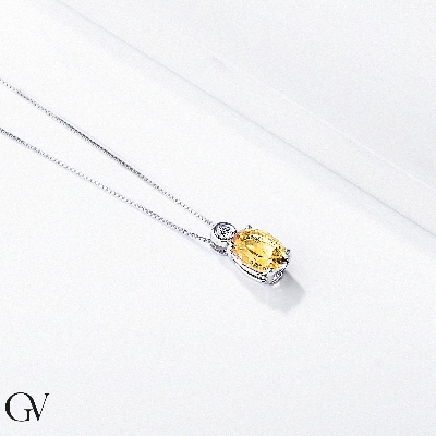 Collier en or blanc 18k avec citrine 8x6 mm et diamant