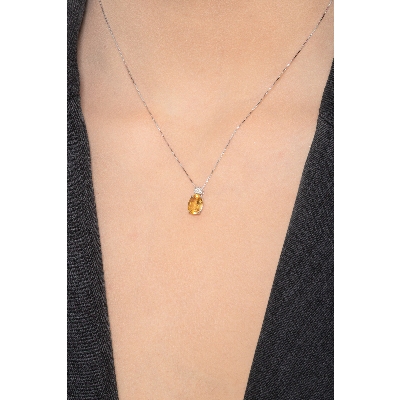 Collier en or blanc 18k avec citrine 8x6 mm et diamant