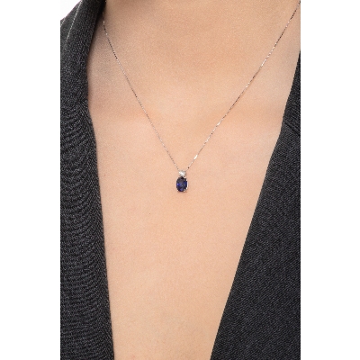Collier en or blanc 750 avec saphir bleu et diamant