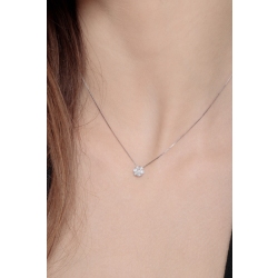 Collier raffiné en or blanc 18k avec des diamants 2