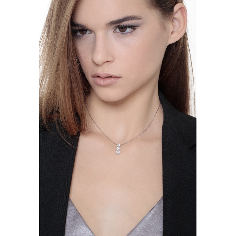 Collier en or blanc 18 carats avec diamants