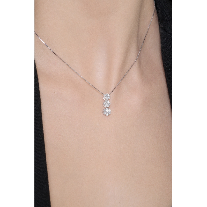 Collier en or blanc 18 carats avec diamants