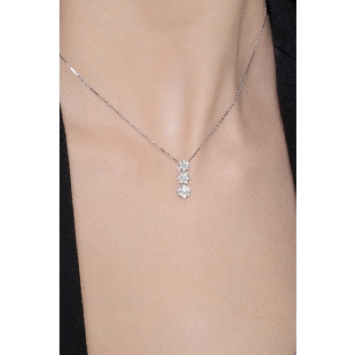 Collier en or blanc 18 carats avec diamants