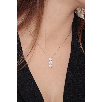 Collier à 3 pendentifs illusion en or blanc 18 carats avec diamants
