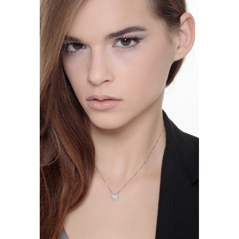 Collier à coeur en or blanc 18k avec pendentif de diamants