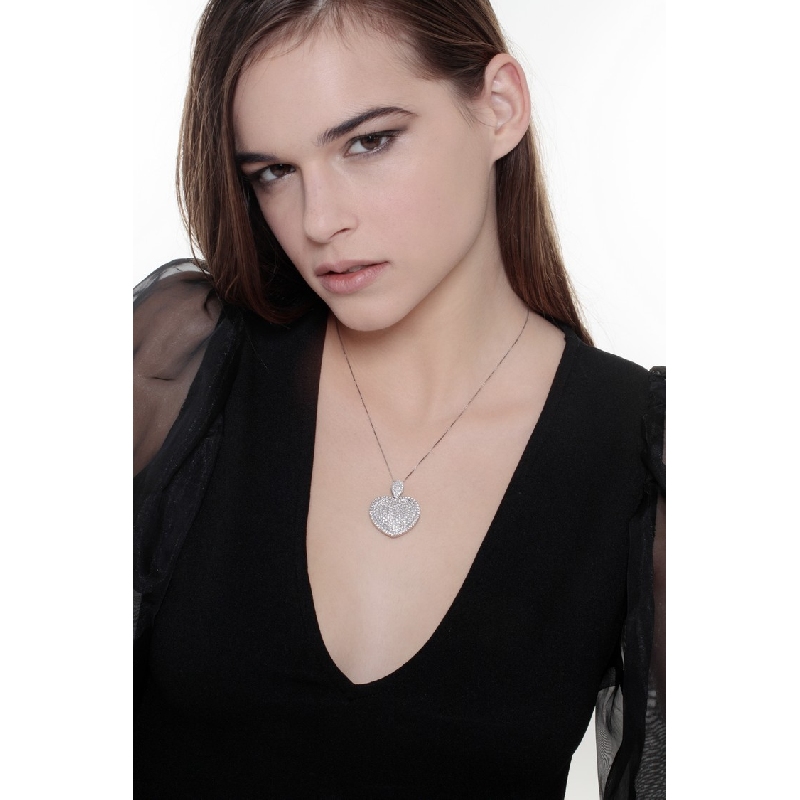 Pendentif avec cœur pavé de diamants 2.00 ct au total