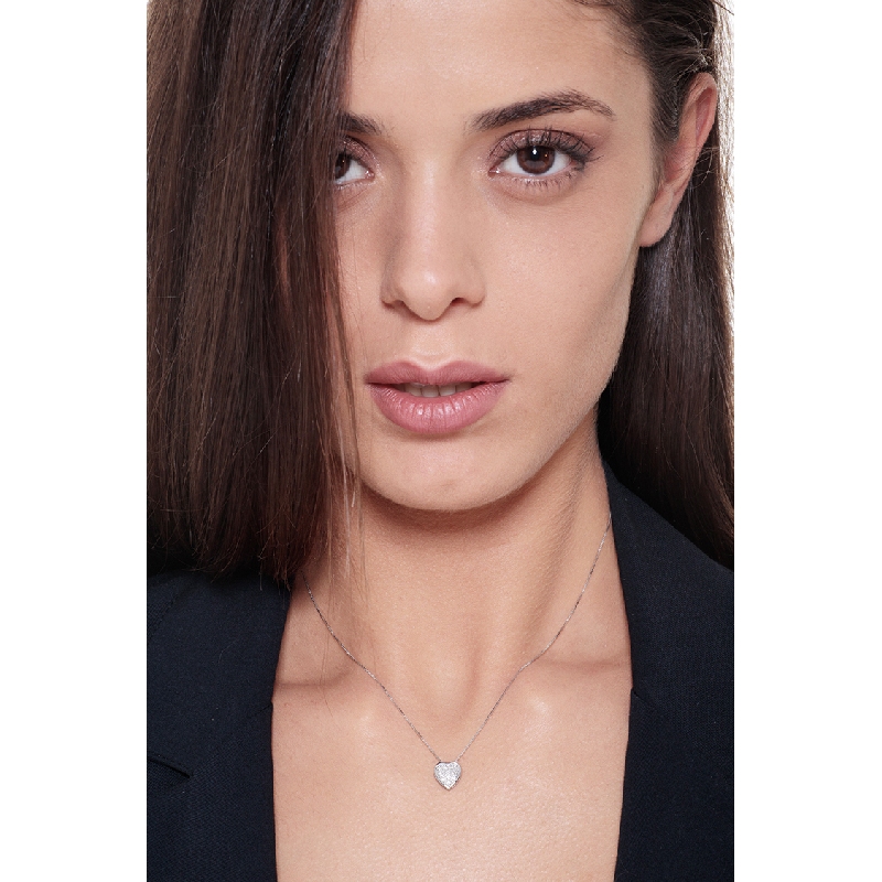 Pendentif à coeur en or blanc 18k pavé de diamants