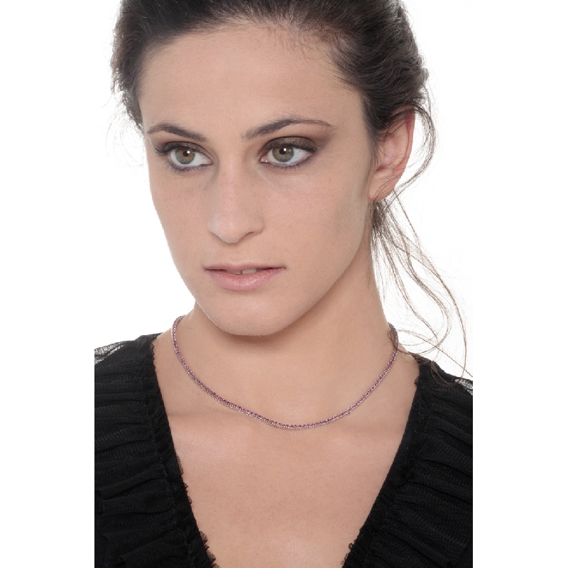 Collier tennis en or blanc 18 carats avec rubis