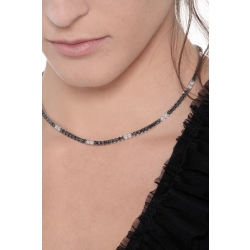 Collier tennis en or blanc 18 carats avec diamants blancs, noirs et pointes brunies 2