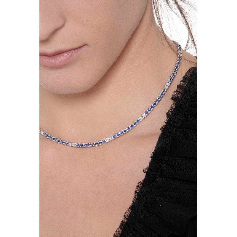 Collier tennis en or blanc 18 carats avec saphirs bleus et diamants