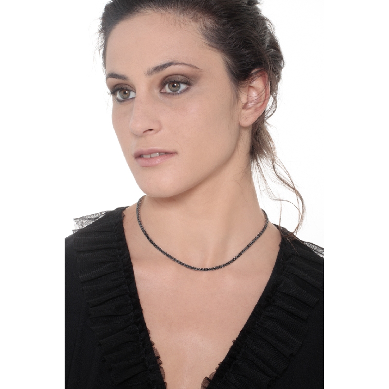 Collier tennis en or blanc 18 carats avec diamants noirs