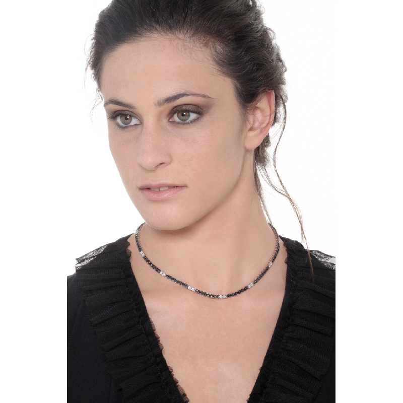 Collier tennis en or blanc 750 carats avec diamants noirs et blancs