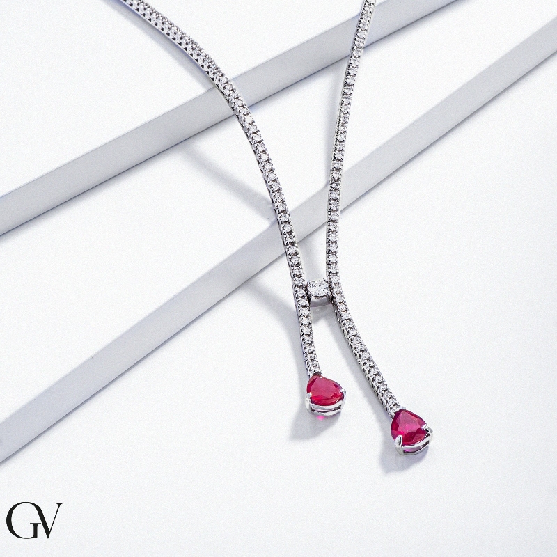 Collier tennis en or blanc 18k avec diamants et rubis goutte