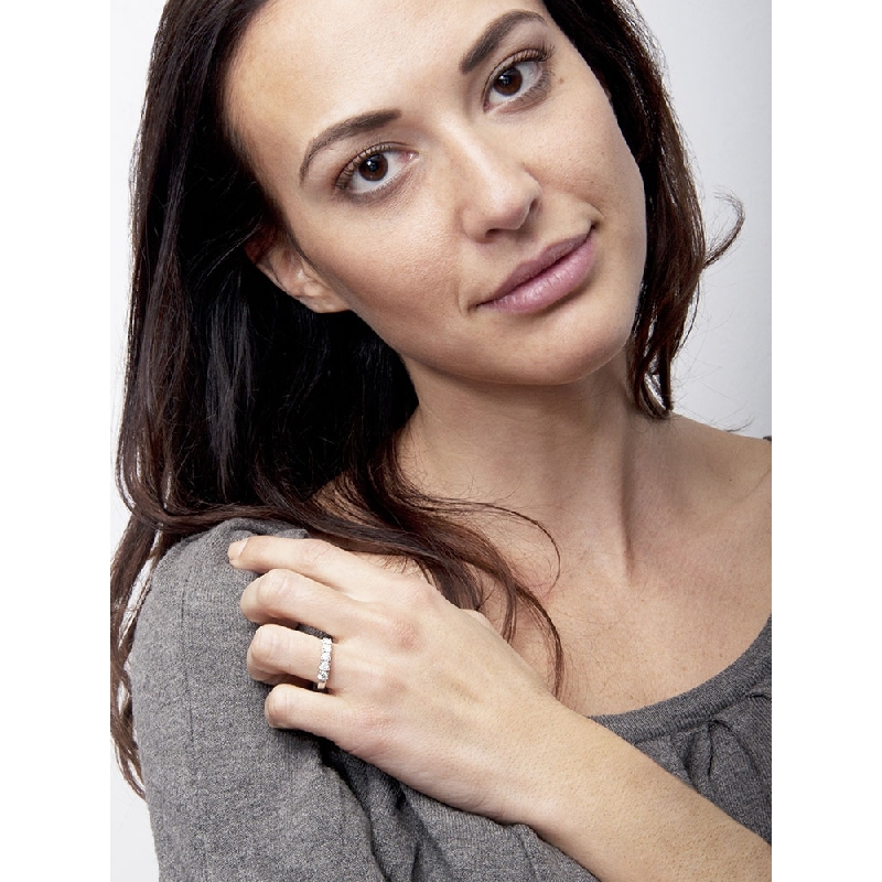 Bague à 5 pierres en or blanc 18k avec diamants