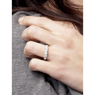 Bague à 5 pierres en or blanc 18k avec diamants