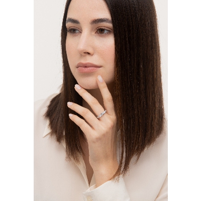 Bague Eternity rail en or blanc 18k avec diamants