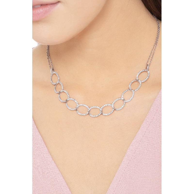 Collier en or blanc 18 carats avec des maillons ovales et diamants