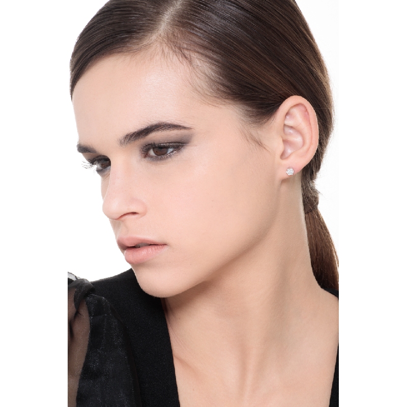 Boucles d'oreilles illusion en or blanc 18k avec diamants