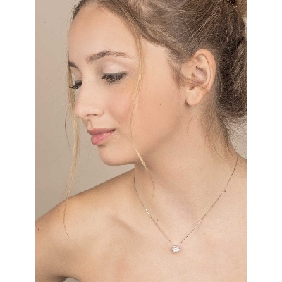 Collier illusion en or blanc 18k avec diamants