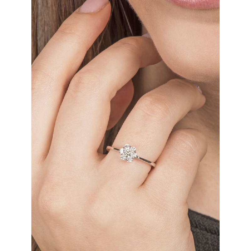 Bague fleur or blanc 18k avec diamants