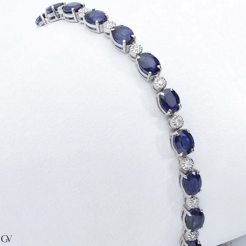 Bracelet alterné en or blanc 18 ct saphirs bleus et diamants, 18 cm
