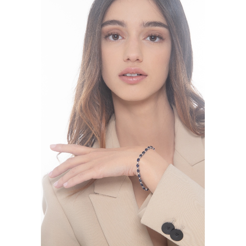 Bracelet alterné en or blanc 18 ct saphirs bleus et diamants, 18 cm