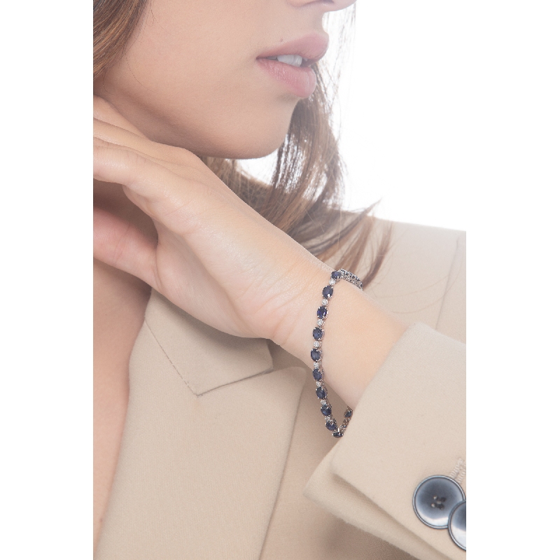 Bracelet alterné en or blanc 18 ct saphirs bleus et diamants, 18 cm