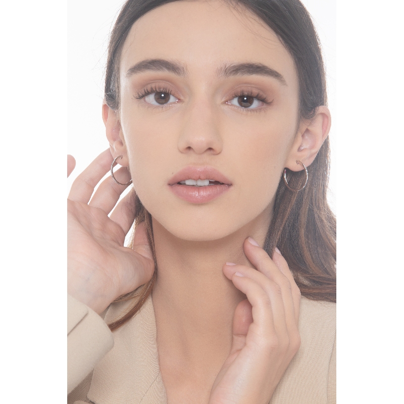 Boucles d'oreilles créoles ouvertes en or blanc 18k et diamants