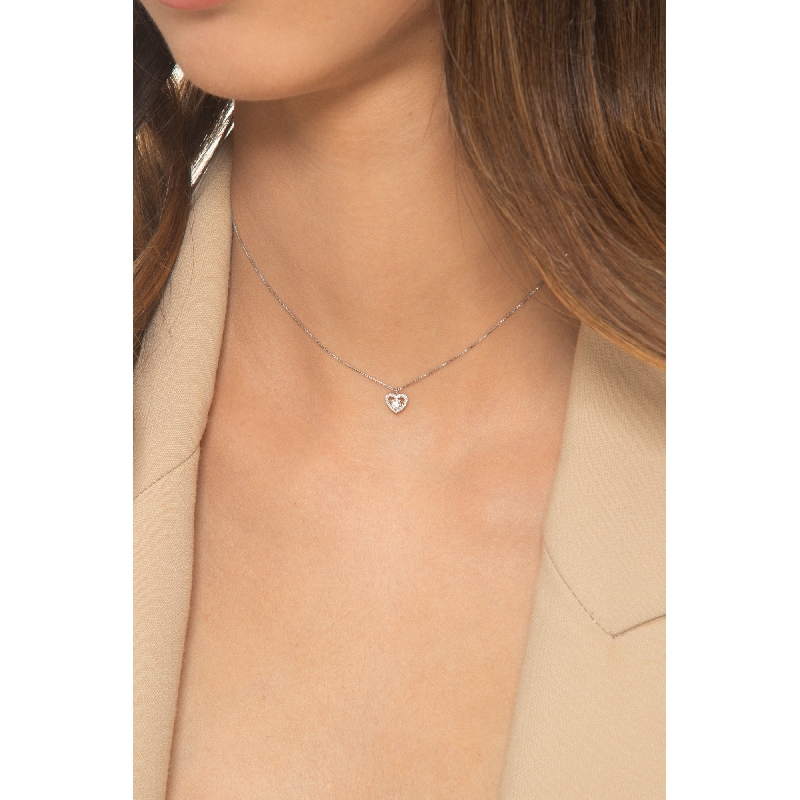 Collier en or blanc 18 carats avec pendentif en forme de cœur en diamants