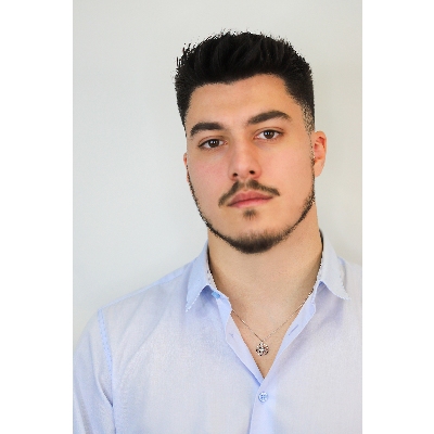 Collier en or blanc 18k avec pendentif rose des vents de diamants 