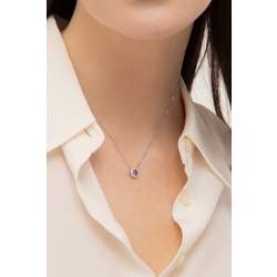 Collier en or blanc 18k avec saphir bleu central et halo en diamants 2