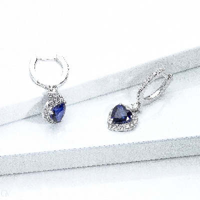 Boucles d'oreilles en or blanc 18k avec saphirs bleus 