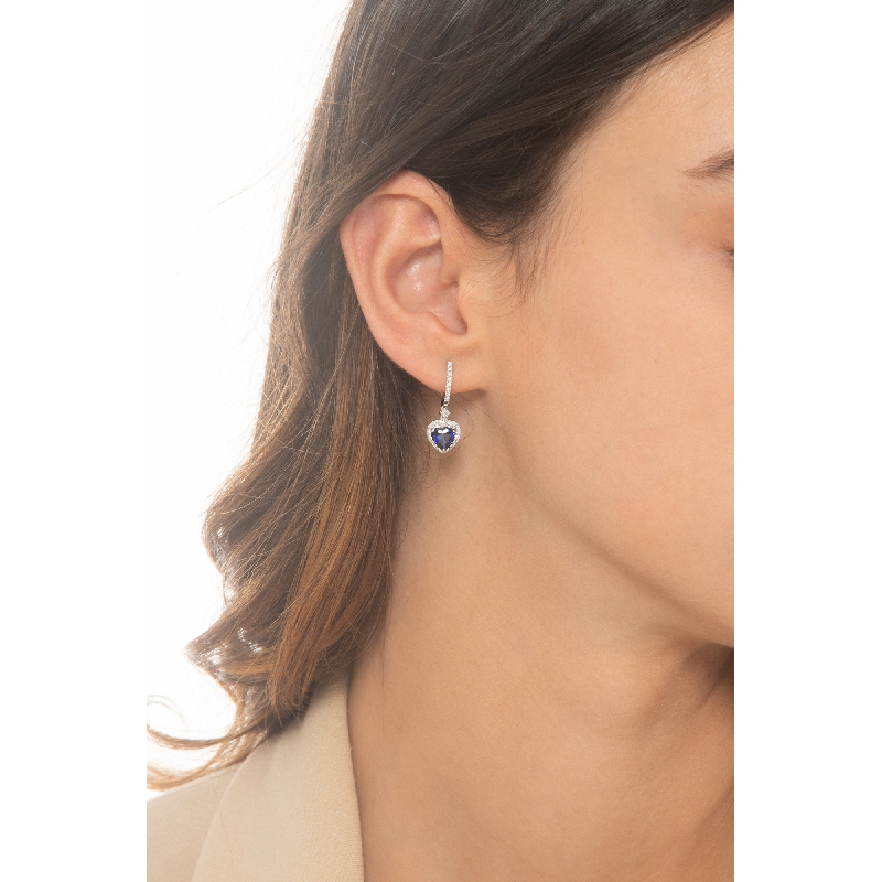 Boucles d'oreilles en or blanc 18k avec saphirs bleus 