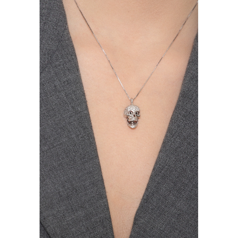Collier en or blanc 18 carats  tête de mort en diamants blancs et yeux noirs