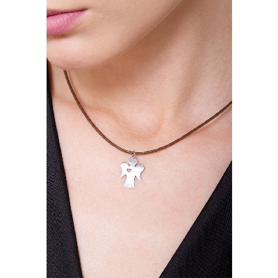 Pendentif en or blanc 18k un petit ange avec un cœur