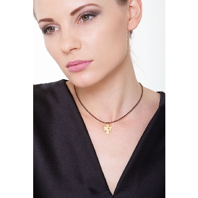 Pendentif ange en or jaune 18k avec cœur.
