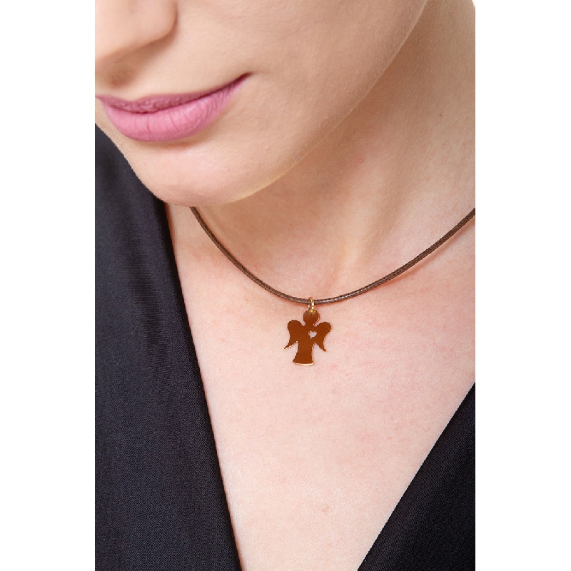 Pendentif ange en or jaune 18k avec cœur.