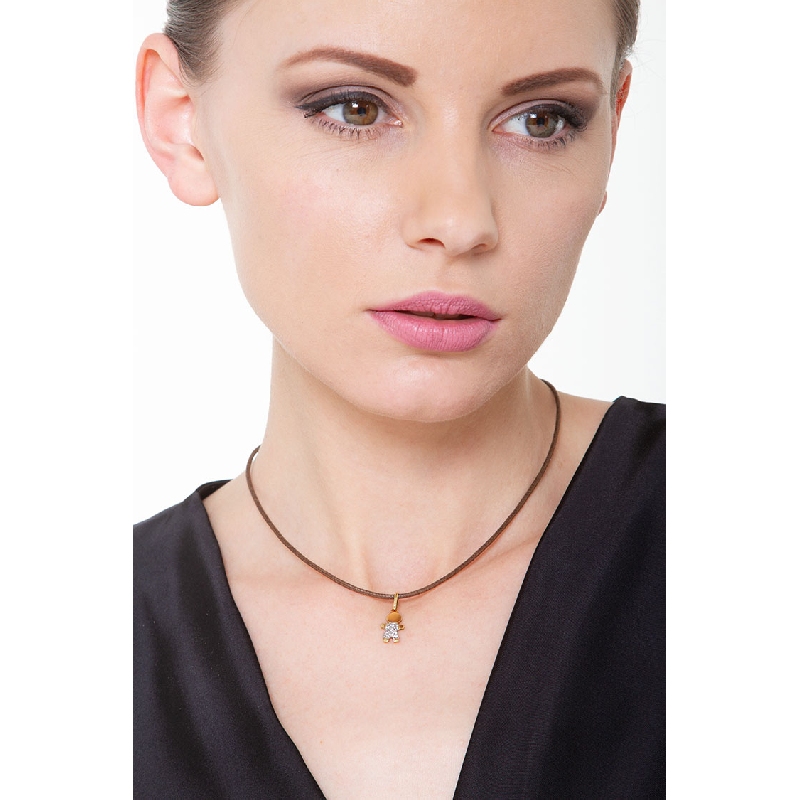 Pendentif enfant en or jaune 18k avec pavé de zircons