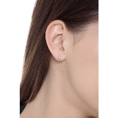 Clous d’oreilles en or blanc 18K ornés de zircones