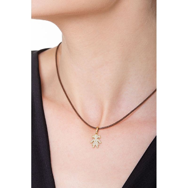 Pendentif fillette en or jaune 18k avec pavé de zircons